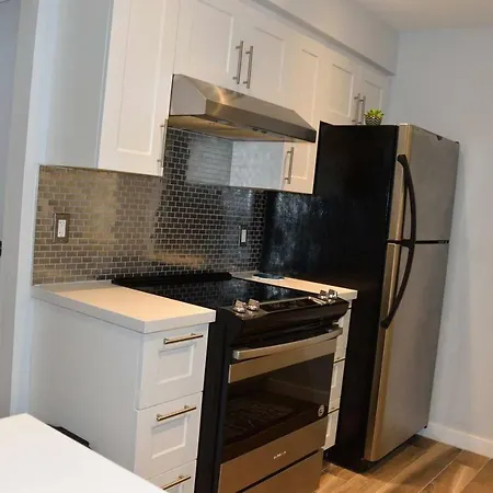 Ferienwohnung 2690 Danforth Avenue Aparment A